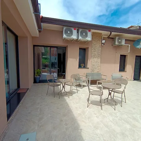 Diamond Bed & Breakfast 3*